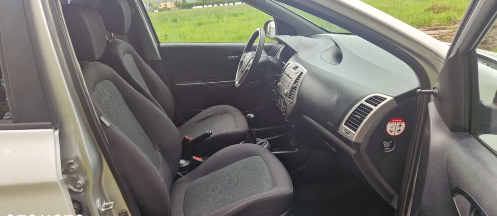 Hyundai i20 cena 12800 przebieg: 274000, rok produkcji 2009 z Murowana Goślina małe 154